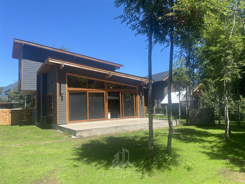 Casa En Venta De 4 Dorm. En Pucón
