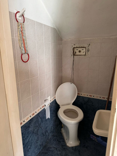 Casa En Venta A Refeccionar Excelente Ubicación Pellegrini 173. 4 Dormitorios