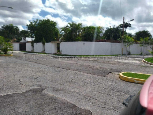 Casa Alquiler Con Areas Verdes, Planta Electrica ,doble Seguridad, En Colinas De Guataparo  valencia Carabobo Lf24-11266