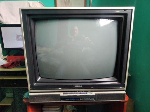 Imagen 2 de 5 de Televisor 19 Pulgadas Modelo Viejo Cuadrado