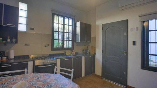 Chalet Estilo Inglés De 3 Dorm. Banfield Este.