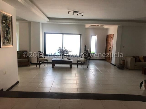Se Vende Casa Tipo Townhouse Espaciosa, Amplia Inm, Con Cocina Empotrada Concepto Abierto E Integrada A La Sala Y Patio, Pisos De Porcelanato, Pozo Y Planta Electrica 100%. Altos De Guataparo