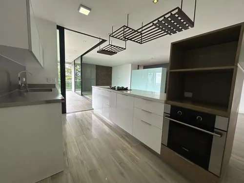 Apartamento En Arriendo Ubicado En El Poblado Sector Los Balsos (26986).