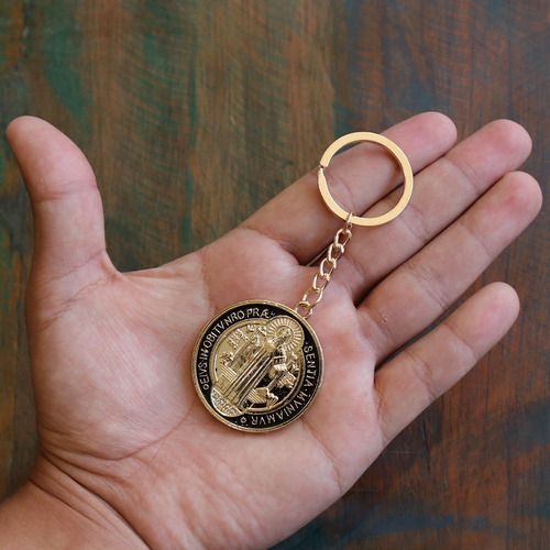 Chaveiro Medalha São Bento Resinado
