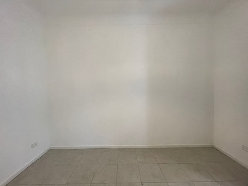 Casa Con Dos Departamentos En Venta - Barrio El Hospital - Luján