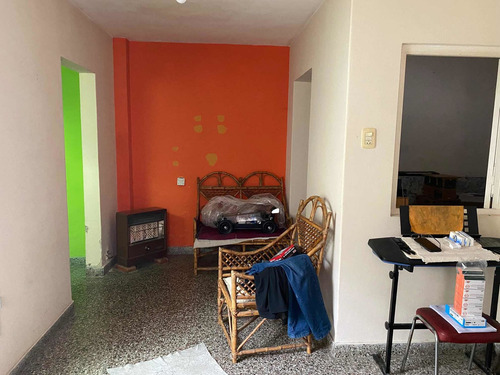 Casa En Banfield Oeste, Excelente Ubicación.