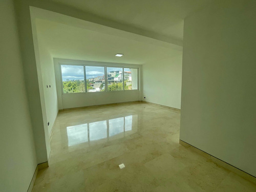 Espectacular Quinta En Venta. Urbanización Parque El Retiro. San Antonio De Los Altos. Eh