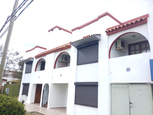 Apartamento Frente Al Mar En Pequeño Complejo.