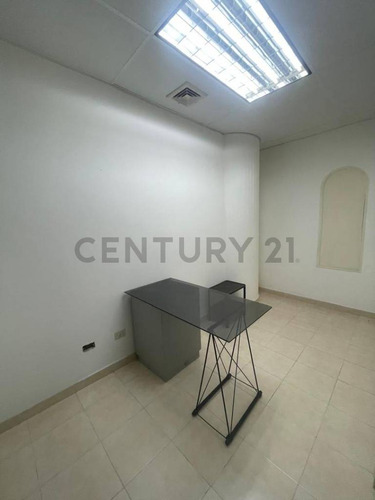 Local De 8,96 Mts2 En Venta En El Cc El Refugio