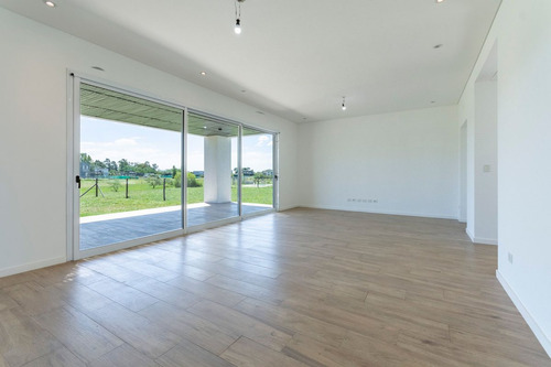 Casa 4 Amb En Alquiler Santa Lucía Con Jardín