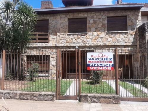 Imagen 2 de 14 de Chalet Céntrico En Monte Grande