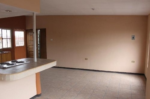 Se Venden Departamentos Con Local Comercial En Junta De Los Ríos.
