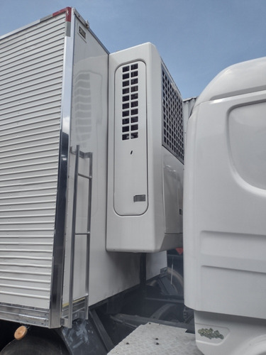 Imagem 4 de 13 de Scania P 310 8x2 2012 Baú Refrigerado Mugen Caminhões