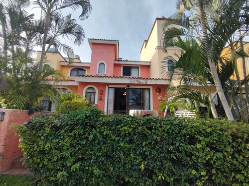 Casa En Condominio En Venta En Fraccionamiento Burgos, Temixco, Morelos.