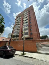 Comprar Urbanización Del Municipio Libertador Que Se Caracteriza Por La Poca Altura De Los Edificios . Es Una Zona Muy Céntrica Y Muy Demandada Por La Cercania A La Ucv. Está En Las Acacias 