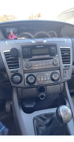 Imagen 14 de 17 de Ssangyong Rodius Color Guinda