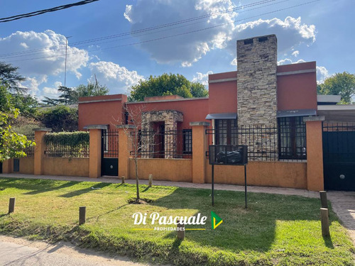 Venta Hermosa Casa Quinta De 925 M2 Sobre Ruben Dario - La Reja Sur