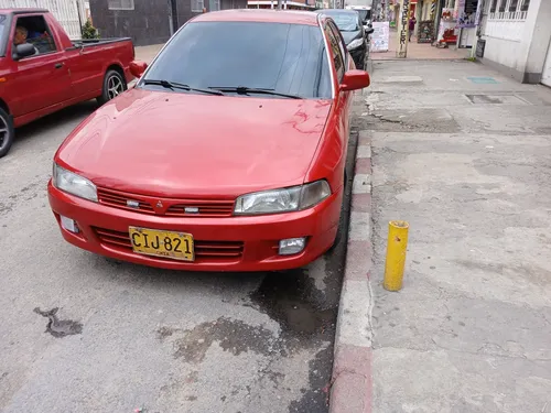 Mitsubishi Lancer 1.3 Gl 5 p