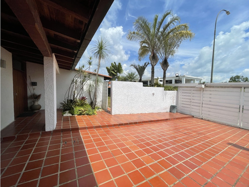 Se Alquila Casa 360m2 5h+s/4b+s/4pe Lomas De La Lagunita