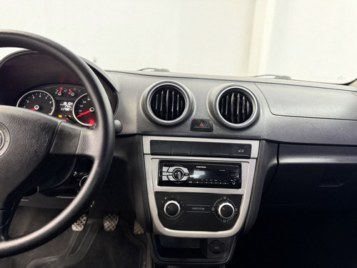 Volkswagen Voyage 1.0 MI 8V FLEX 4P MANUAL