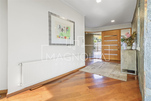 Casa En Arriendo De 6 Dorm. En Las Condes