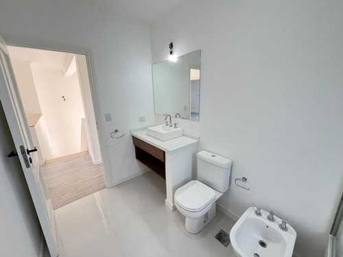 Casa En Venta Con Renta A La Laguna En Glorietas | Nordelta