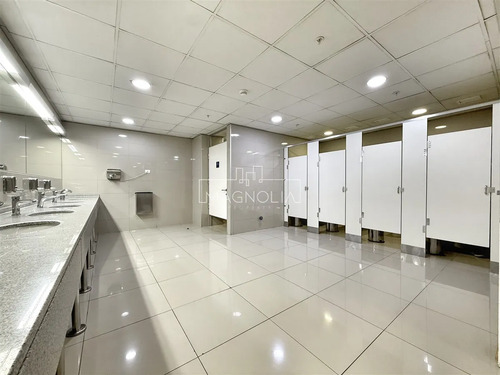 Arriendo De 9 Oficinas En Aeropuerto Amb De Santiago.