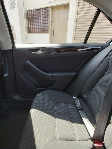 Imagen 8 de 15 de Volkswagen Vento 1.4 Comfortline 150cv Dsg 2017