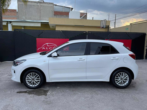Imagen 8 de 15 de Kia Rio 2020 1.6 Lx Hatchback Mt