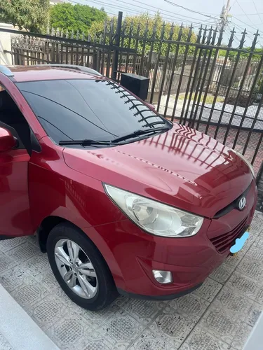 Color: Rojo Oscuro