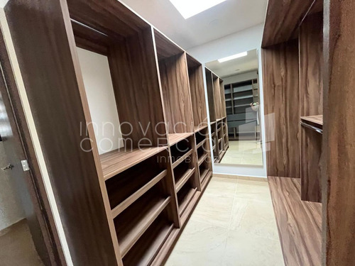 Casa En Renta En Distrito Sophia De 3 Niveles