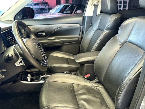 Mitsubishi Outlander 3.0 MIVEC V6 GASOLINA HPE-S AWD AUTOMÁTICO