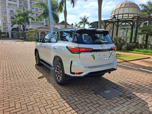 Toyota SW4 2.8 D-4D Turbo Diesel Diamond 7 Lugares 4x4