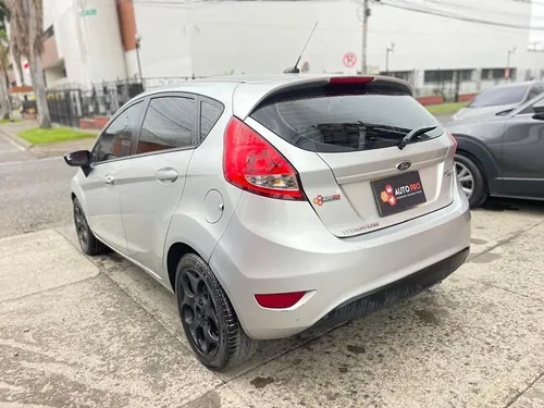 Ford Fiesta 1.6 Hatchback Mecánica