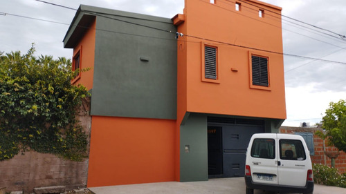 Casa En Venta - 5 Dormitorios 3 Baños - Villa Elvira