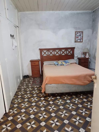Casa En Venta - 2 Dormitorios 1 Baño - Cochera - 350mts2 - Almirante Brown