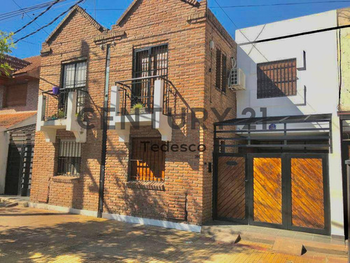 16 Entre 34 Y 35, Venta Duplex  2 Dormitorios, La Plata.-