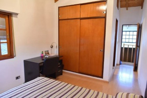 Venta Casa 5 Ambientes Con Patio Y Cochera Lomas Del Mirador