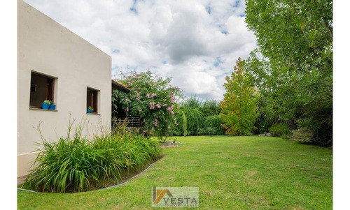 Venta Importante Casa En Club De Campo Santa Apolonia Zona S