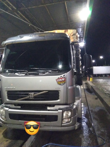 Imagem 2 de 7 de Volvo Vm 260 6x2 Ano2011