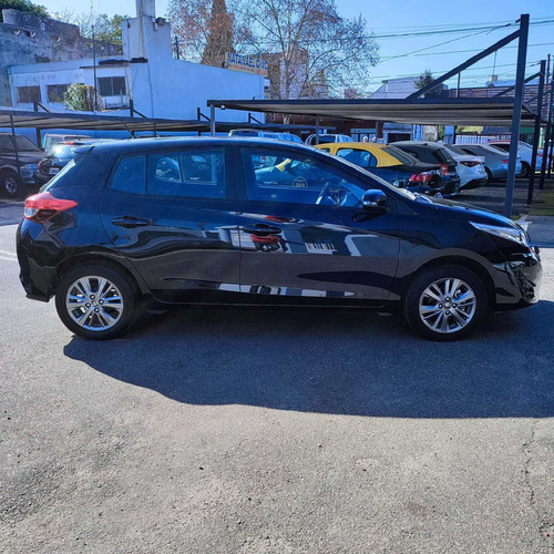 Imagen 4 de 11 de Toyota Yaris 2021 1.5 107cv Xls 5 P