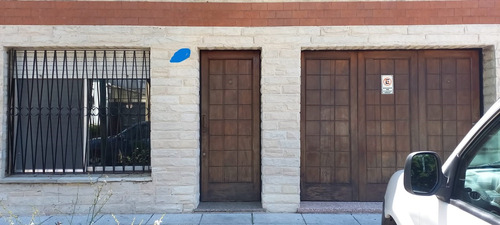 Casa En Venta Con Jardín Y Cochera En Munro
