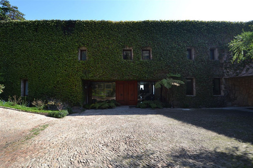Casa En Venta De 8 Dorm. En Zapallar