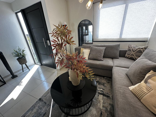 Casas En Venta En Los Olvera Frente A Shoenstatt