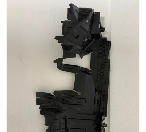 Deflector De Aire Radiador Derecho Jetta 18-20 (Usado)