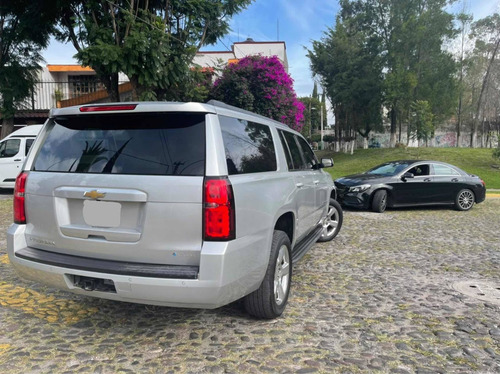 Imagen 10 de 11 de Chevrolet Suburban 5.3 Lt V8 Piel 2da Cubo At 2015