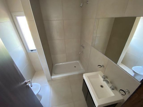 Imagen 10 de 15 de Departamentos De 1 Dormitorio / 1º De Mayo - Pasco