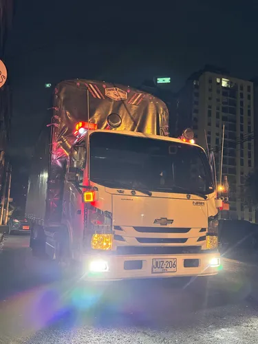 Camion De Carrocería Estacas ,poco Uso Unico Dueño ,