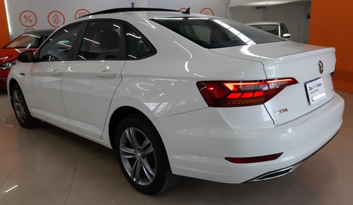 Imagen 2 de 10 de Volkswagen Jetta R-line 1.4l 150hp Tip 2019