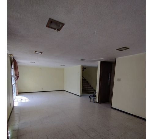 Casa Amplia Y Terreno Adicional Con Gran Ubicación En Puebla